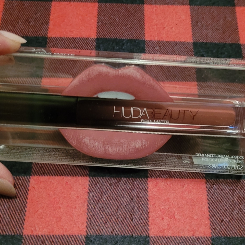 Liquid lipstick